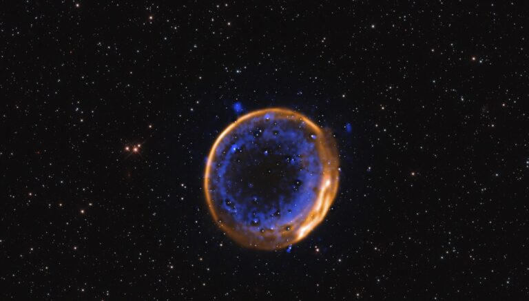 Explosion en deux temps d’une supernova de type Ia observée par des astronomes européens.