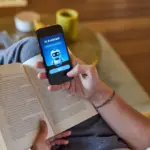 Un auteur français victime d&rsquo;usurpation d&rsquo;identité pour un livre fictif sur l&rsquo;IA.