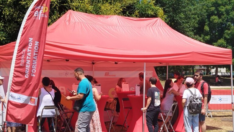 À Tarbes, la « Place du Taf » facilite la mise en relation entre demandeurs d’emploi et recruteurs.