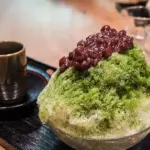 Le kakigori, dessert japonais, se popularise en France pour ses vertus rafraîchissantes.