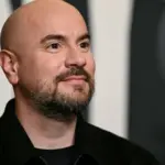 Kyan Khojandi plaide pour la prévention du cancer dans un documentaire informatif.
