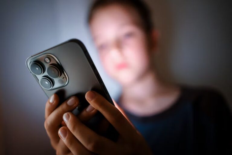 Les jeunes et le masculinisme radical : l’analyse d’un psychopathologue sur leur souffrance.