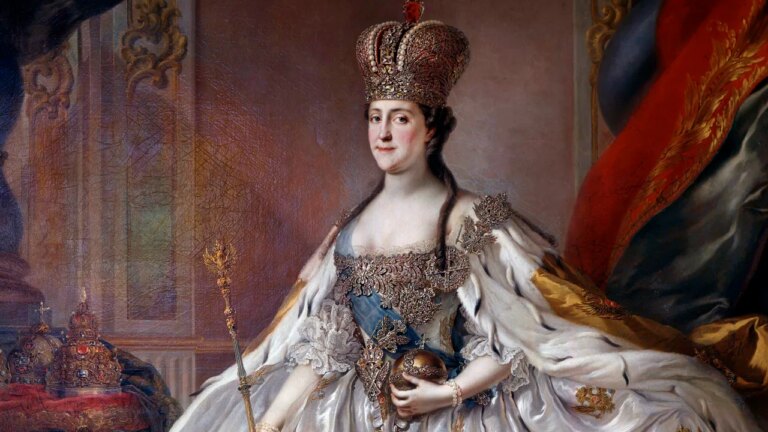 Catherine II et son sceptre : symbole du pouvoir absolu et objet le plus cher de son époque.