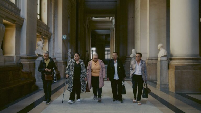 Cinq femmes dénoncent un crime d’État dans « Métisses » au cinéma.