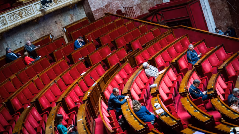 Affaire Lyhanna : blocage législatif au Parlement sur les violences aux enfants.