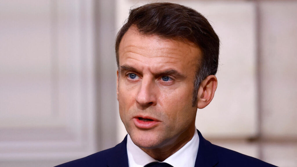 Emmanuel Macron relance ses consultations pour choisir un nouveau Premier ministre.