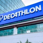 Decathlon propose un t-shirt marinière à moins de 10 euros, pièce intemporelle pour tous.