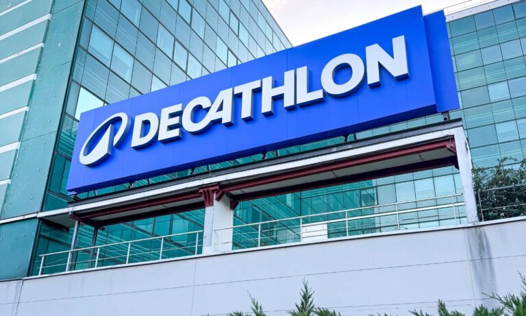 Decathlon propose un t-shirt marinière à moins de 10 euros, pièce intemporelle pour tous.
