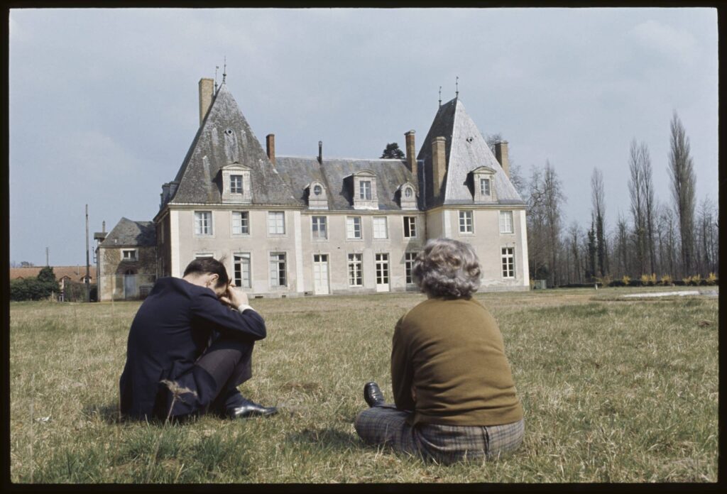 Madeleine de Sinéty, aristocrate, choisit de vivre parmi les gens ordinaires en France.