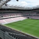 Une famille expulsée près du stade de Nice suite à une décision judiciaire.