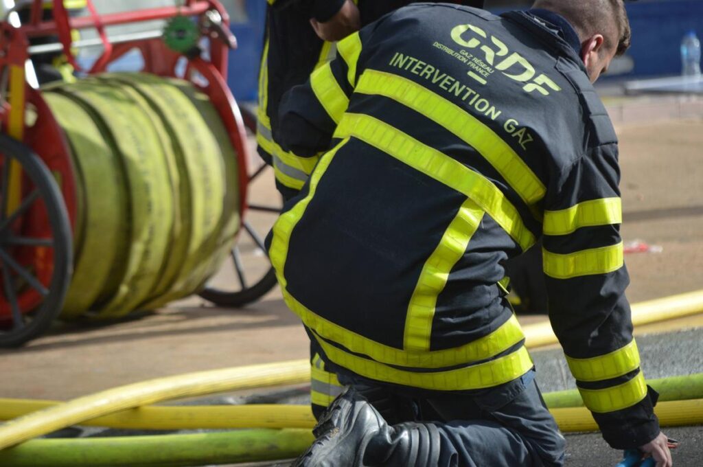 Près de Bordeaux, 60 personnes confinées dans une école suite à une fuite de gaz.