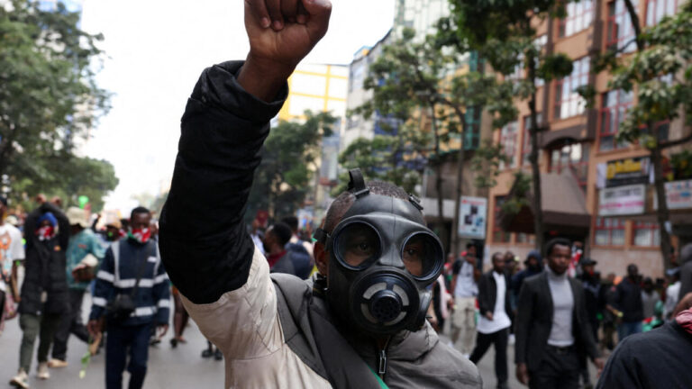 Six manifestants retrouvés à Nairobi témoignent de violences subies lors des manifestations.