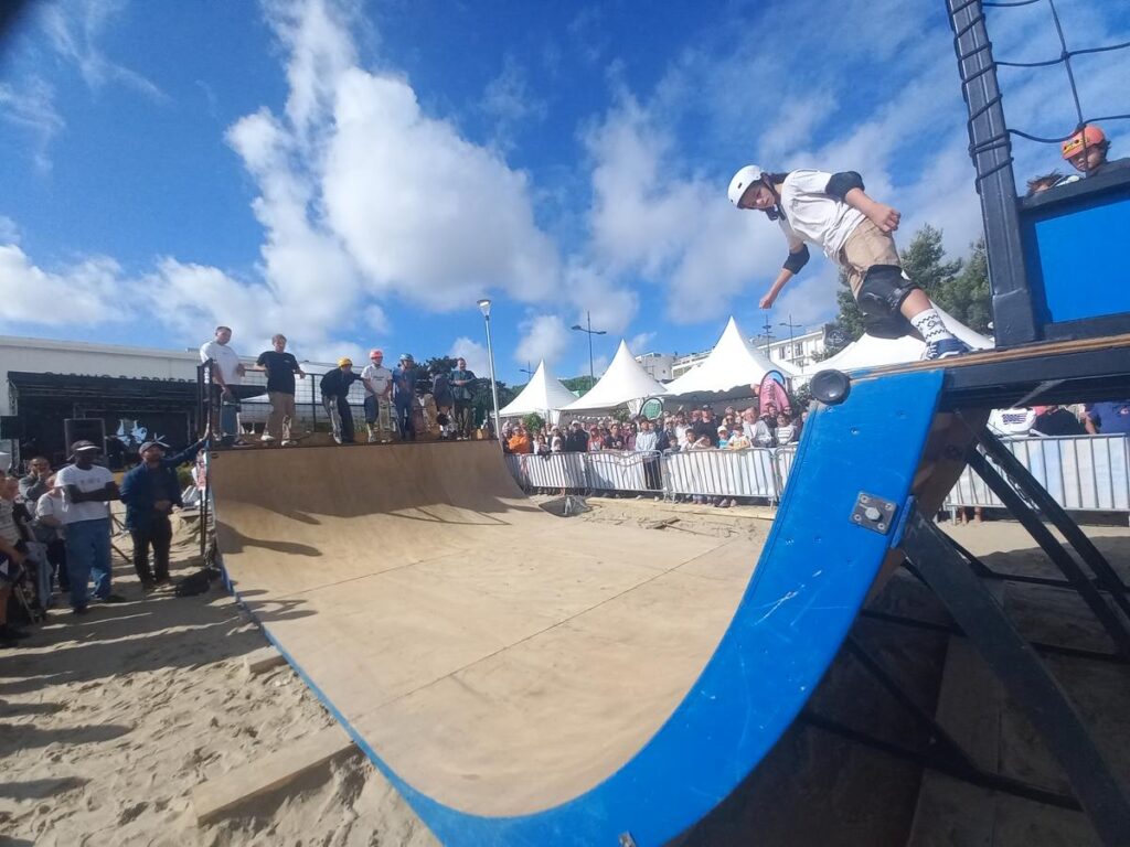 « L’organisateur du Week-end de la glisse à Royan verbalisé pour installation de scène sur la plage »