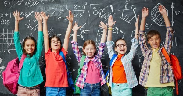 Le port de signes religieux par les élèves suscite des débats dans les établissements scolaires.