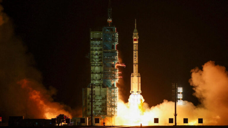 La mission Shenzhou-23 de la Chine renforce sa position dans la compétition lunaire.