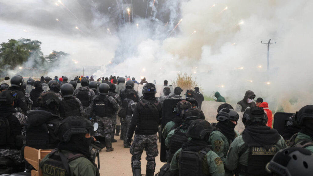 Bolivie : le Parlement autorise l’armée à intervenir contre les barrages routiers.