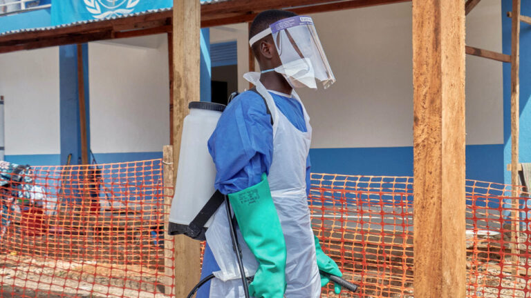 Ebola en RDC : Complexité persistante dans la gestion des cas contacts un mois après l’épidémie.