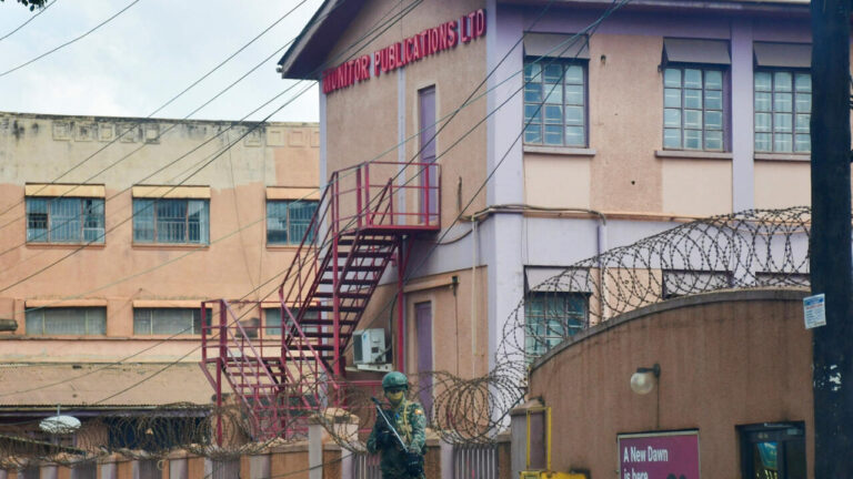 Ouganda : L’armée ordonne la fermeture de médias indépendants accusés d’assiégement