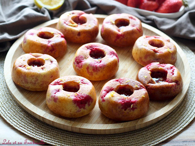 Moelleux renversés aux fruits rouges : une recette traditionnelle revisitée en France.