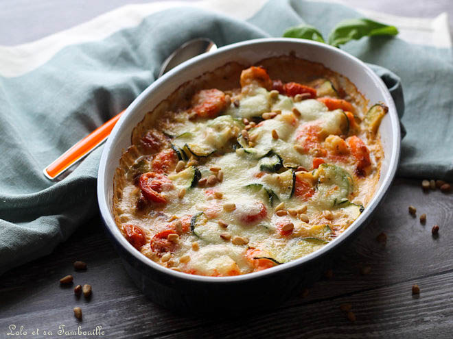 Crevettes gratinées aux légumes et mozzarella : une recette traditionnelle méditerranéenne.