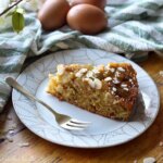 Moelleux à la rhubarbe caramélisée : une recette traditionnelle revisitée en France.