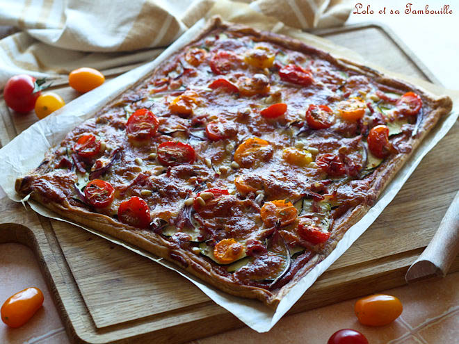 Tarte fine aux courgettes et tomates cerises : une recette populaire dans la cuisine méditerranéenne.