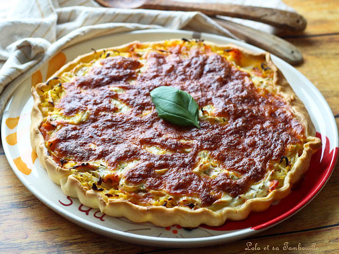 Tarte à la truite fumée, courgettes et mozzarella : une recette de saison en France.