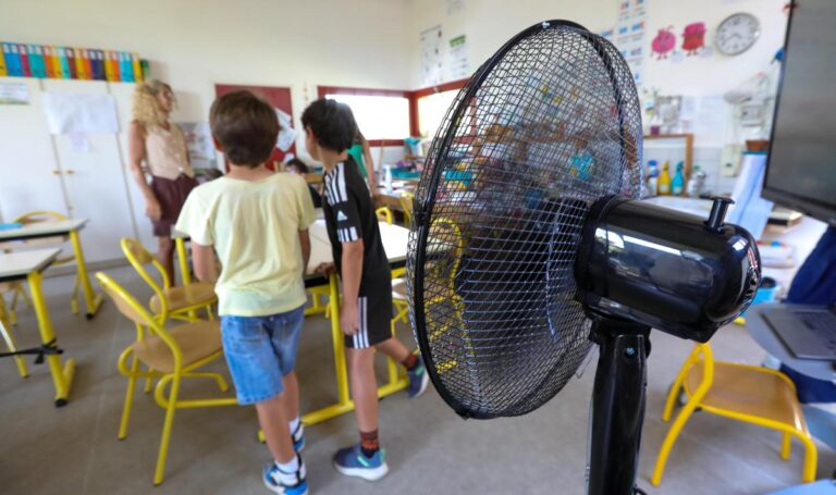 Canicule : des parents appellent à une mobilisation devant les écoles de France lundi matin.