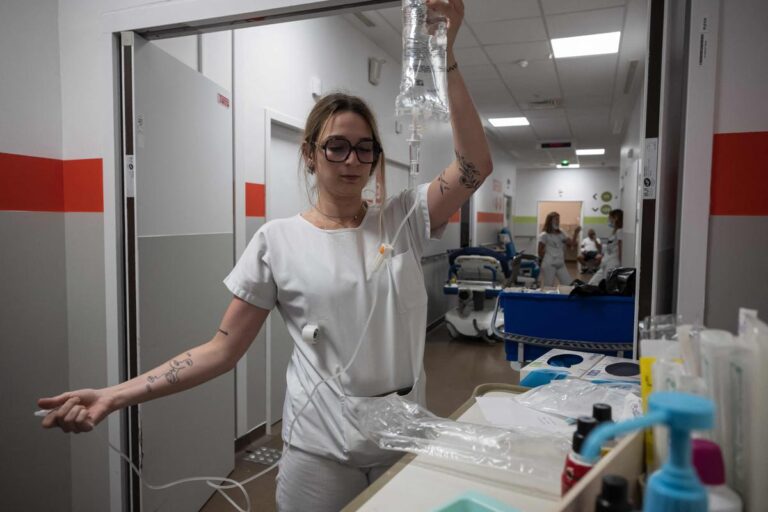 Canicule en retrait, hôpitaux français confrontés à des tensions sanitaires persistantes