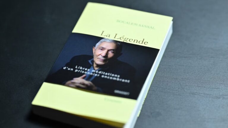 Boualem Sansal critique ses détracteurs dans « La Légende » et évoque des blessures personnelles.