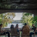 « La série &lsquo;Les quatre saisons&rsquo; sur Netflix explore l&rsquo;amitié face aux défis »