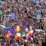 Grève féministe à Lausanne : des collectifs manifestent dans les rues pour l&rsquo;égalité.