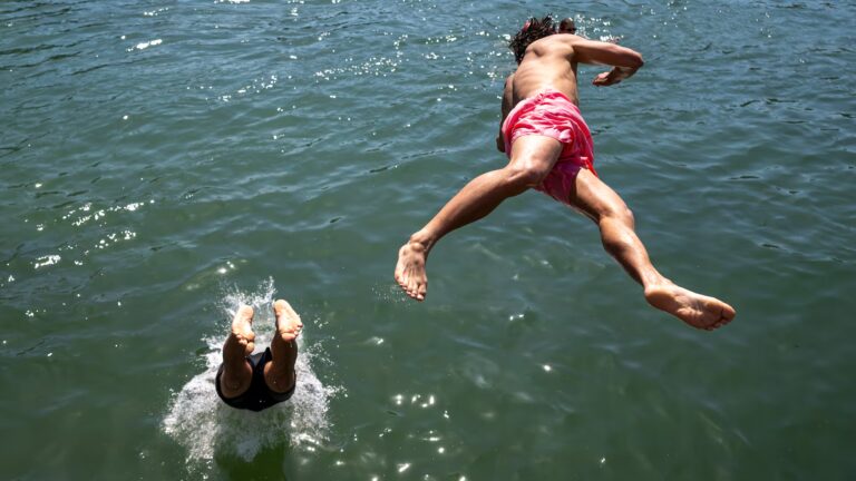 Canicule à Bâle : Analyse des températures plus élevées que dans d’autres villes.