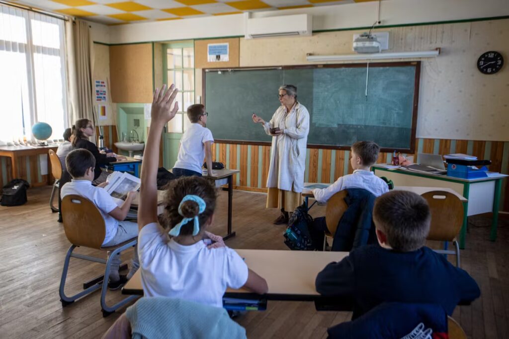 La liberté de conscience des enfants menacée dans une école française.