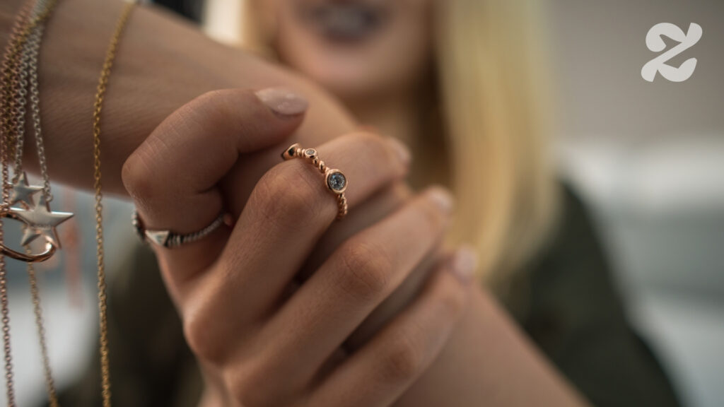 Bague, collier, bracelet : choisir le bijou adapté à votre morphologie et style.
