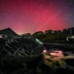 Des aurores boréales observées en Bretagne et dans les Alpes en raison d’une activité solaire accrue.