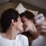 Amour et projections : les jeunes privilégient des parcours intimes plus libres.