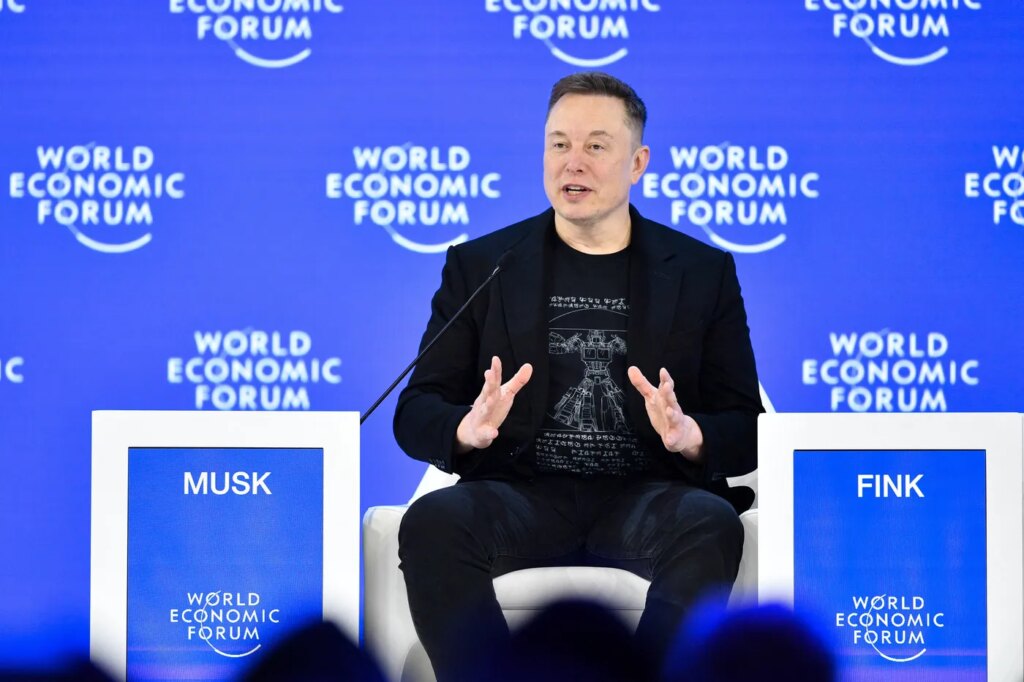 Elon Musk annonce la fusion de SpaceX et xAI pour des projets futuristes.
