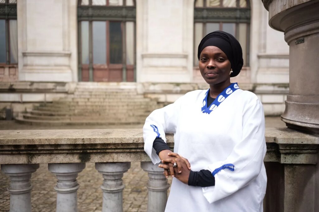 Hadja Idrissa Bah lutte contre les mariages forcés en Guinée et défend les droits des femmes.
