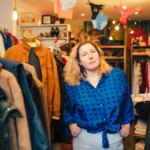 La petite friperie de banlieue attire l’attention des habitants pour son modèle économique durable