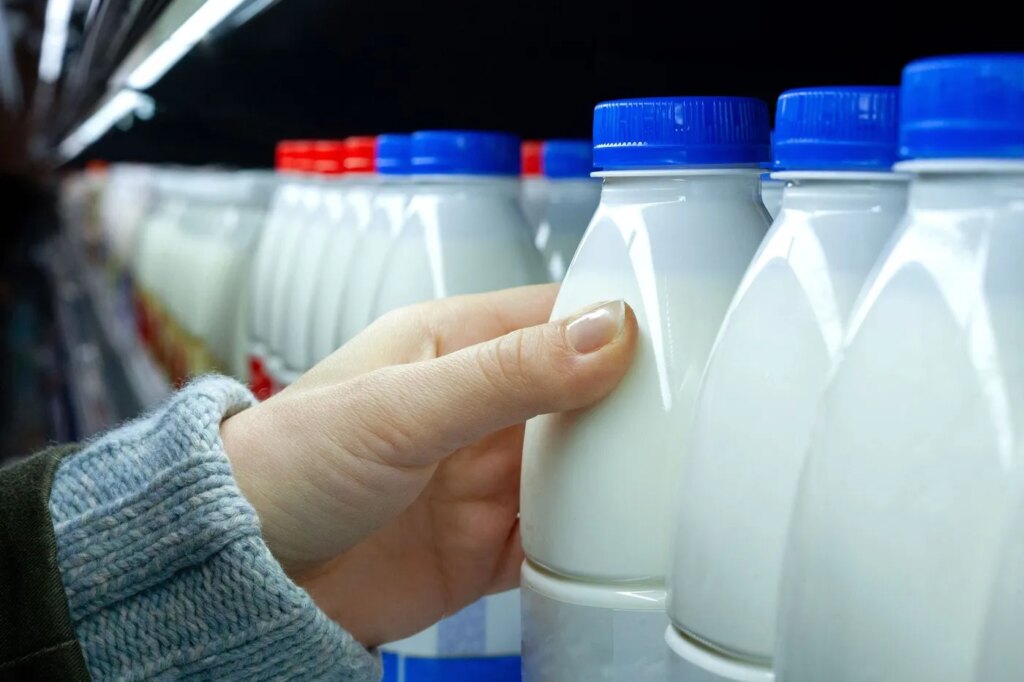 Pénuries de plastiques en Iran dues aux tensions liées à la guerre en cours.