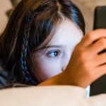 Explosion des cas de violences numériques chez les enfants sur les réseaux sociaux en France.