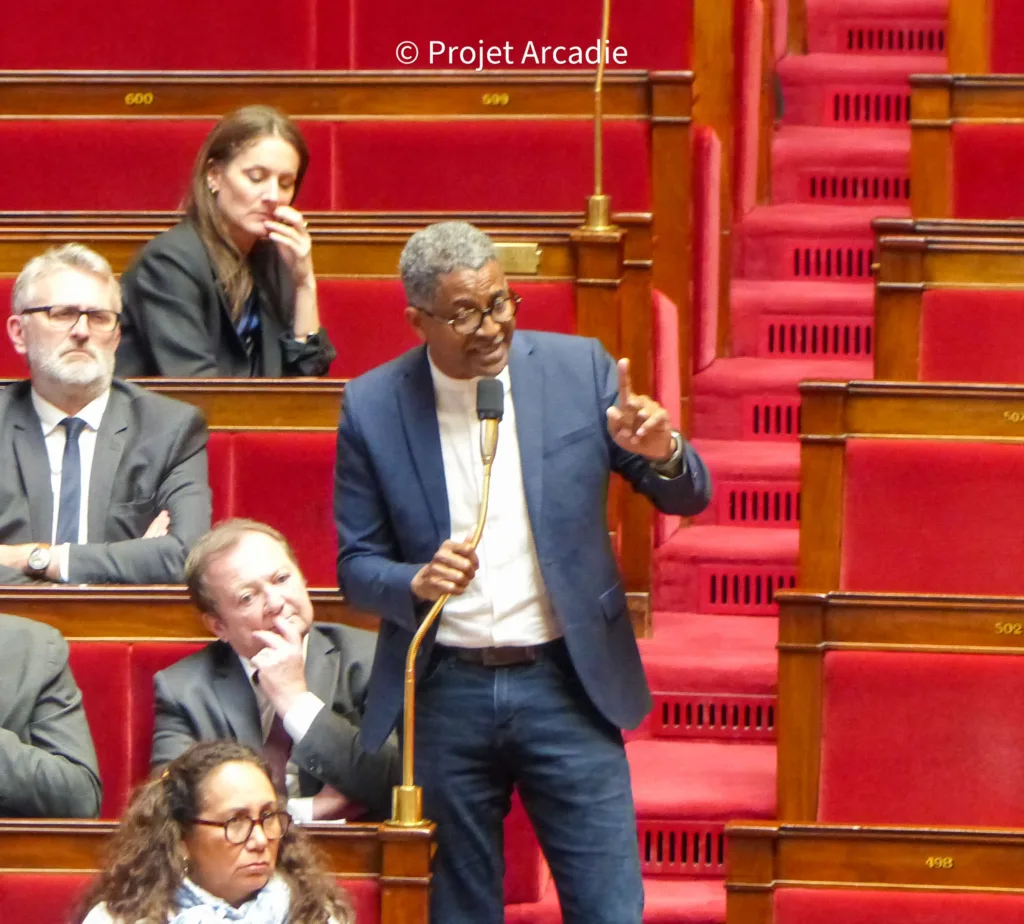 Désobéissance civile : le député Jean-Victor Castor exprime sa colère en France.