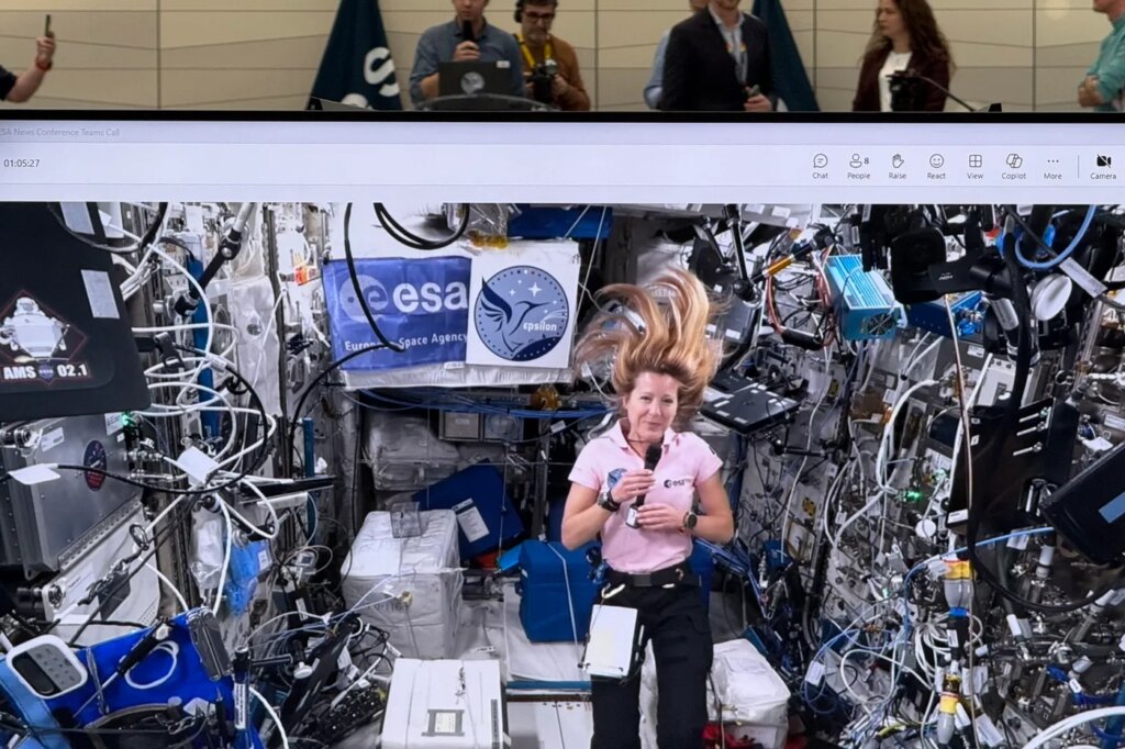 Des collégiens en France échangent en direct avec Sophie Adenot à bord de l’ISS.