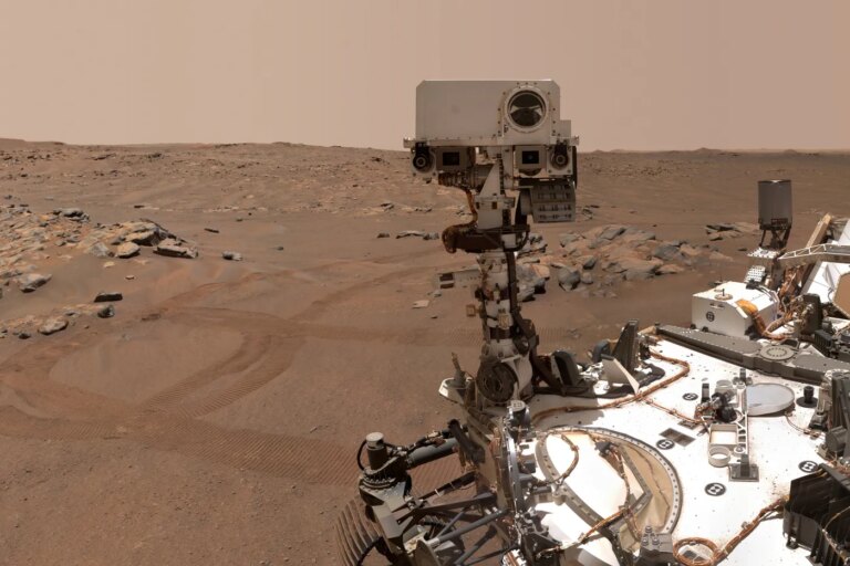 Découvertes récentes sur Mars : des chercheurs explorent des indices de vie potentielle.