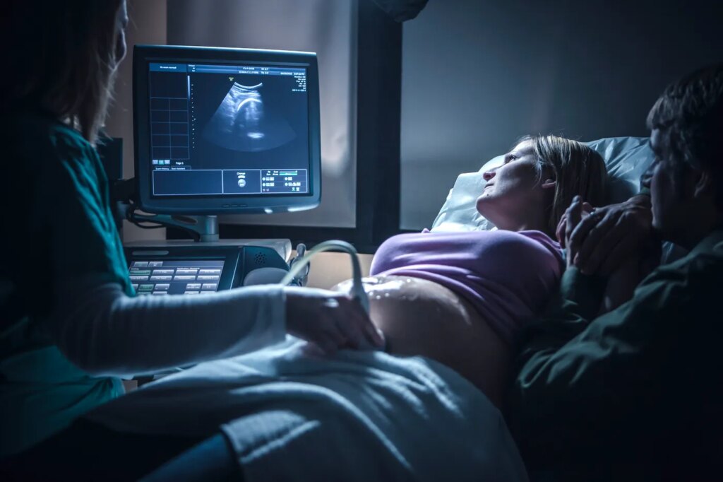 Une femme de 36 ans découvre les défis de la grossesse après une première conception