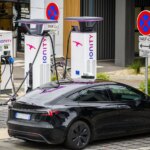 Les taxis passent au 100 % électrique : une transition vers des véhicules plus durables.