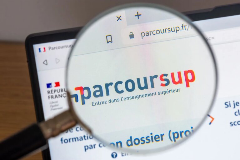 Parcoursup critiqué pour son rôle dans la compétition au sein du système éducatif français