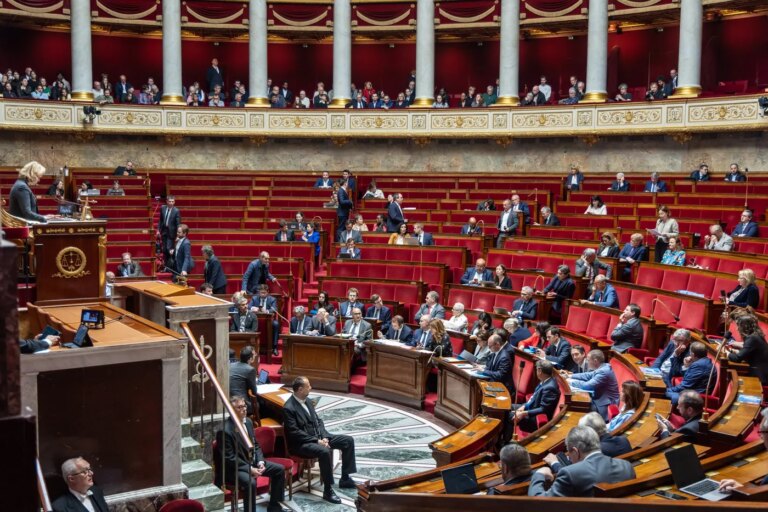 Ruptures conventionnelles : le Parlement approuve la réduction de l’allocation chômage.