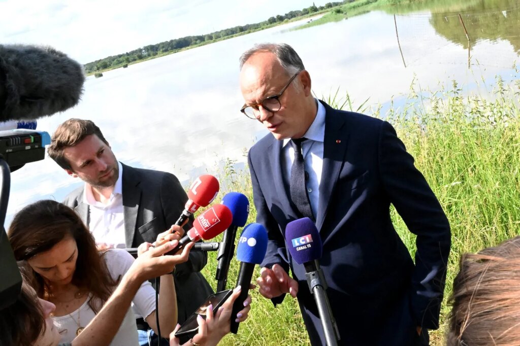 Édouard Philippe propose une modification de la Charte de l’environnement pour soutenir l’agriculture.